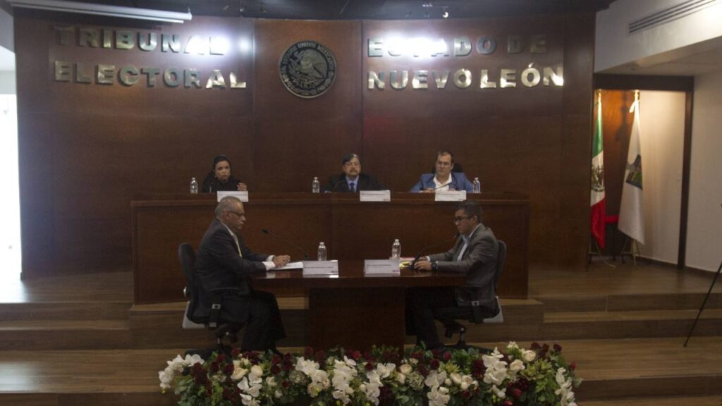 El Tribunal Electoral de Nuevo León durante una sesión.