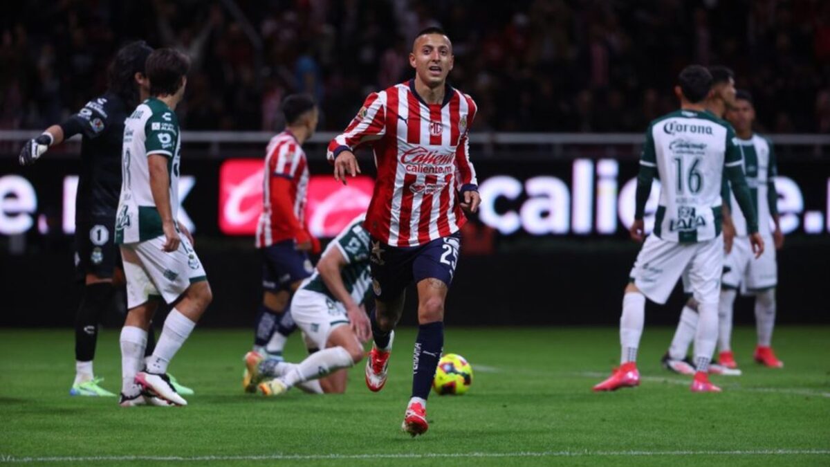 Con una acción individual de Roberto Alvarado que logró el 1-0 en favor de Chivas, la escuadra de Oscar García debutó en el Clausura 2025.