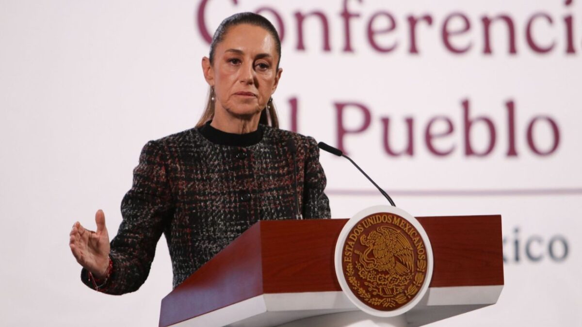 La presidenta Sheinbaum calificó de autoritarismo la petición de la Oposición para que remueva a Rubén Rocha de la gubernatura de Sinaloa.