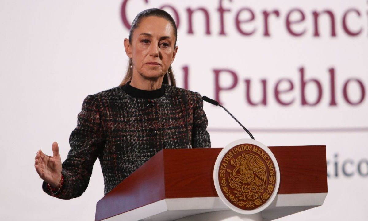 La presidenta Sheinbaum calificó de autoritarismo la petición de la Oposición para que remueva a Rubén Rocha de la gubernatura de Sinaloa.