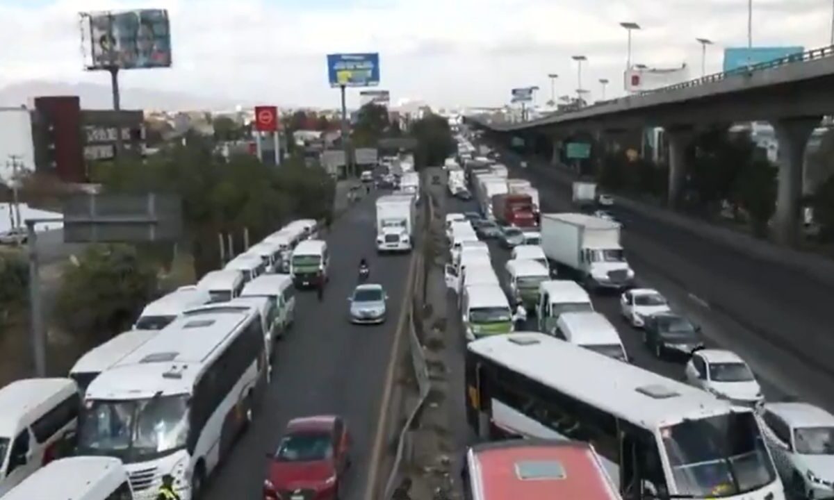 Se registra un bloqueo sobre la autopista México-Querétaro en el municipio de Cuautitlán Izcalli por parte de transportistas