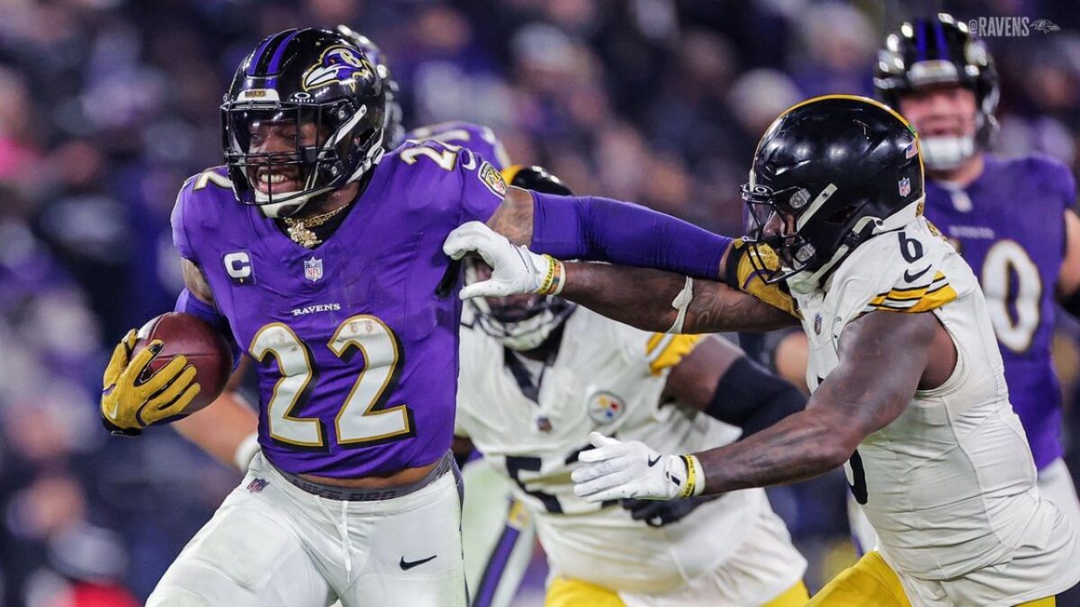 Bajo un casi impecable rendimiento, los Cuervos pasaron de la Ronda de Comodines con una victoria de 28-14 ante los Acereros de Pittsburgh.