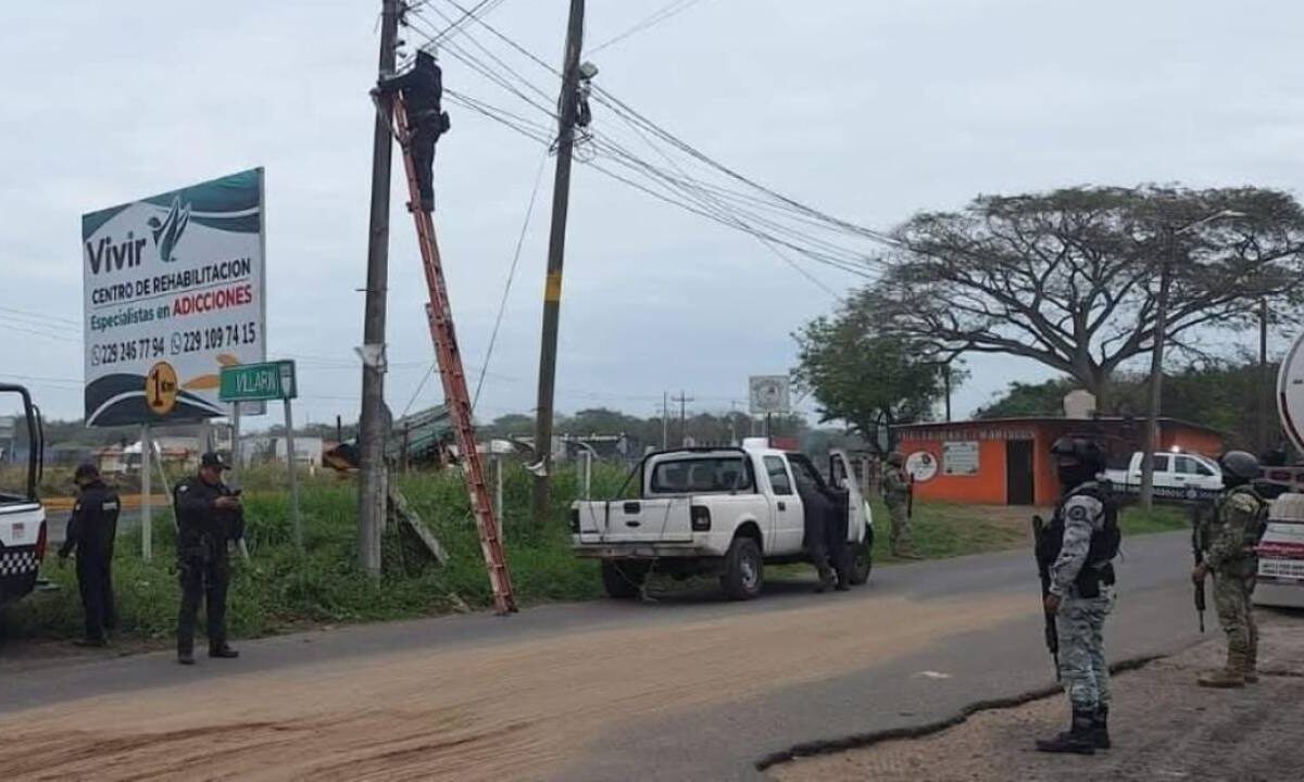 Con apoyo de policías estatales y municipales, las fuerzas armadas desinstalaron las cámaras de videovigilancia.