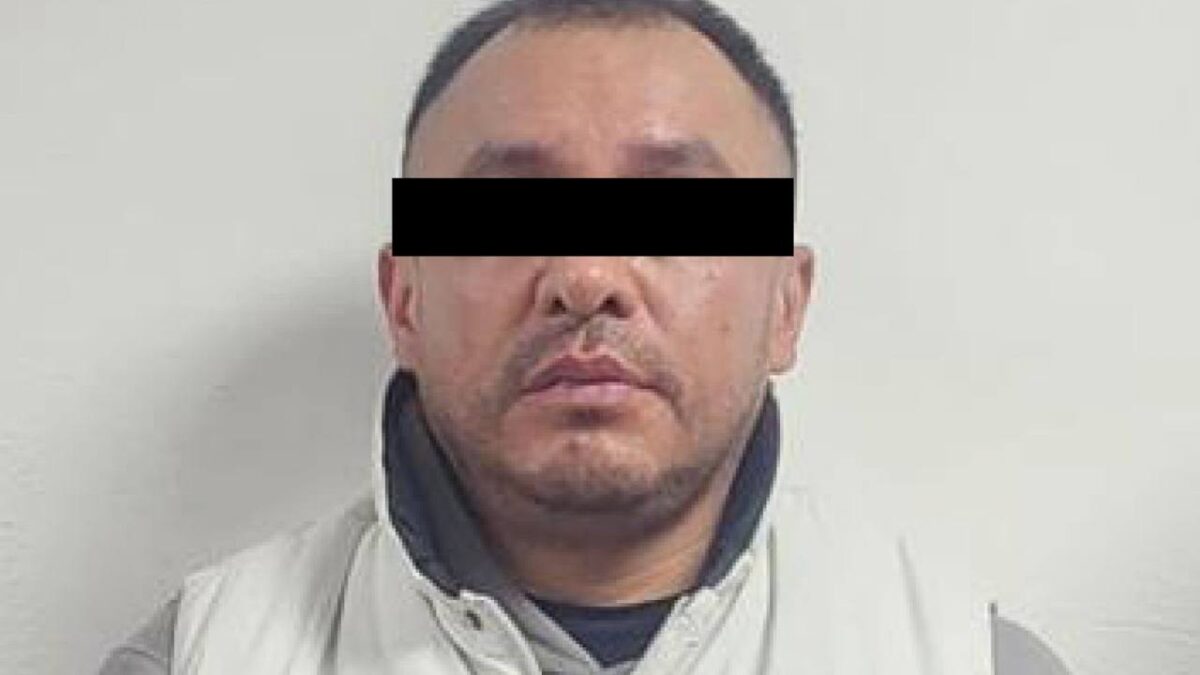 El detenido fue identificado como Jonathan "N", quien cuenta con antecedentes penales por los delitos de robo.