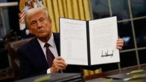 Donald Trump firma orden ejecutiva de aranceles