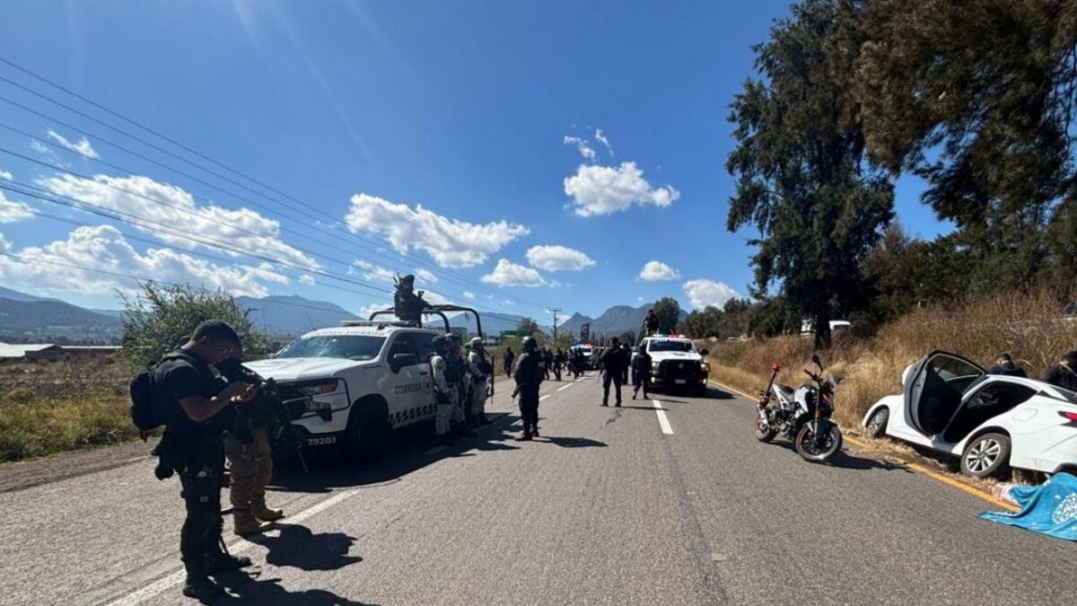 Tras un intento de robo, autoridades locales se enfrentaron contra los presuntos delincuentes en Michoacán.