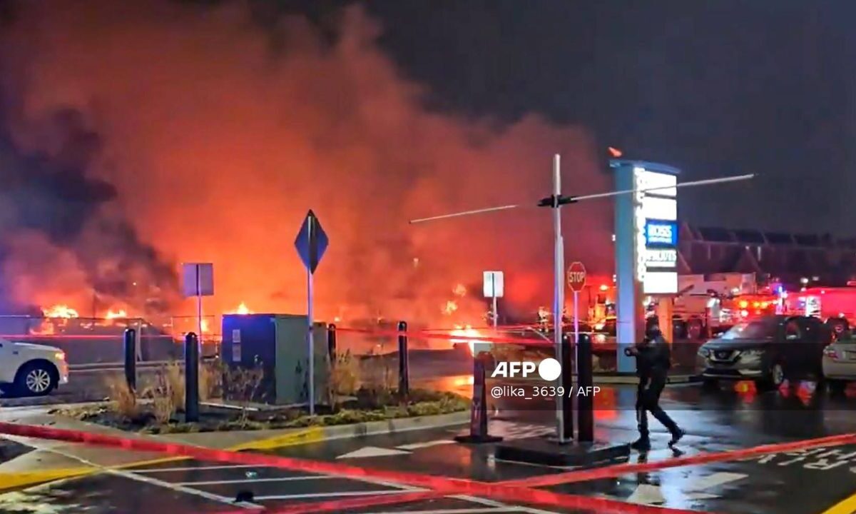 Un accidente aéreo más se reporta en Estados Unidos, ahora en Filadelfia, Pensilvania. La aeronave terminó consumida por las llamas.