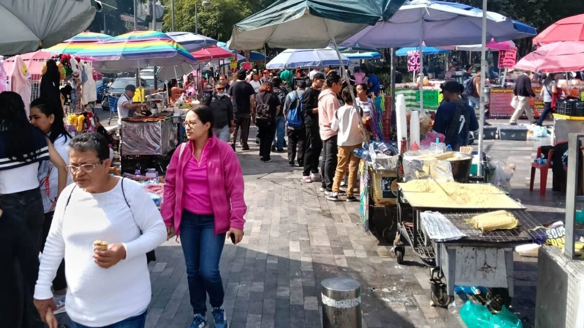 El Gobierno CDMX dijo que no se puede permitir que en determinadas calles de la ciudad se desborde el comercio.