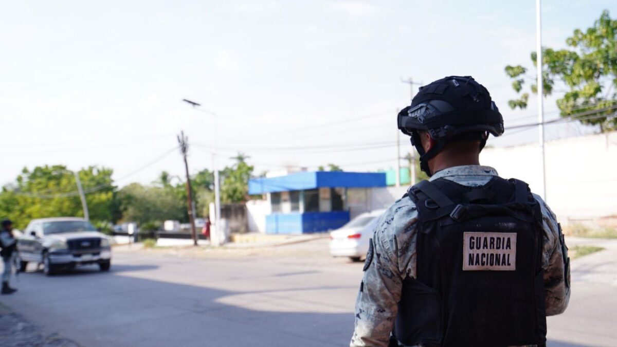 Guardia Nacional asegurando fentanilo en Sinaloa