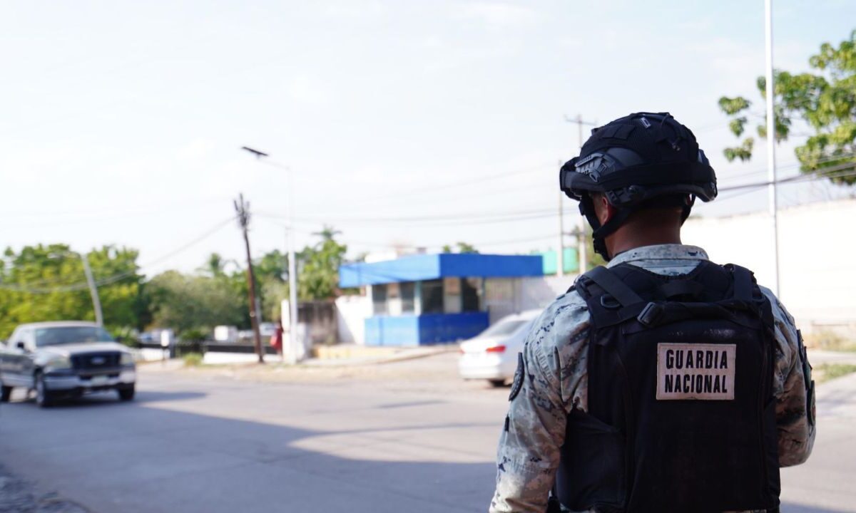 Guardia Nacional asegurando fentanilo en Sinaloa