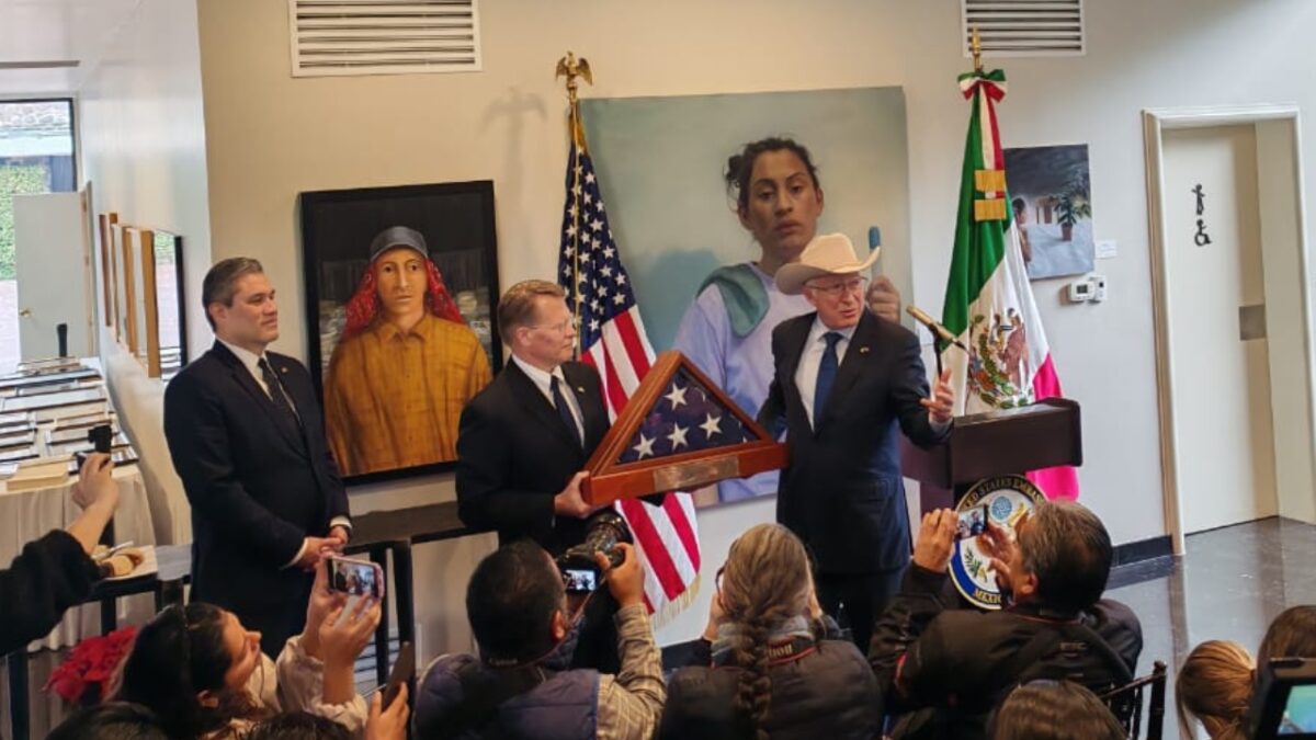 Ken Salazar se despide pero no entrega informe de detención del Mayo