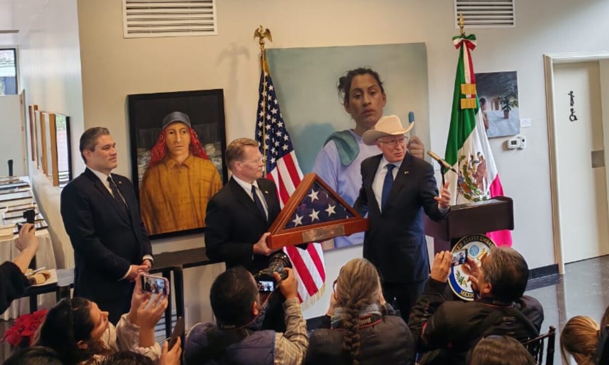 Ken Salazar se despide pero no entrega informe de detención del Mayo