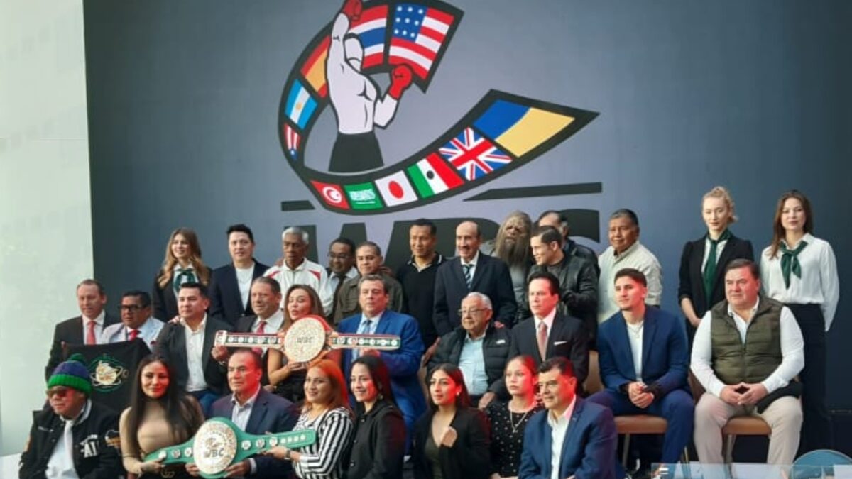 Presentan nuevo logotipo y cinturones que se entregarán a campeones mundiales de boxeo