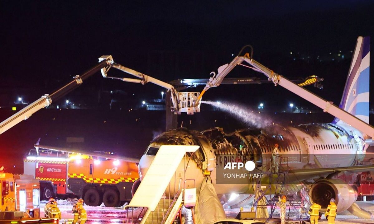 Avión de pasajeros se incendia en Corea del Sur