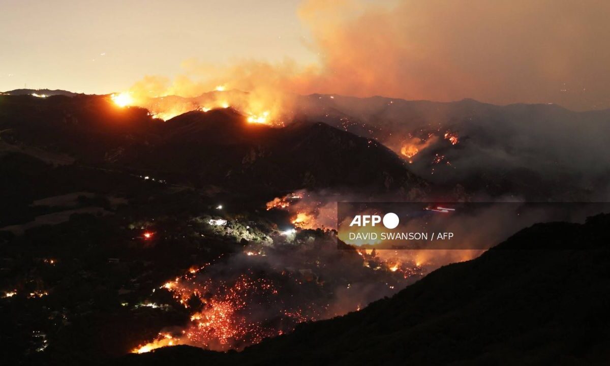 Los incendios que azotan el área de Los Ángeles no han cedido a los esfuerzos de las autoridades por sofocarlos y se espera sigan aumentando.