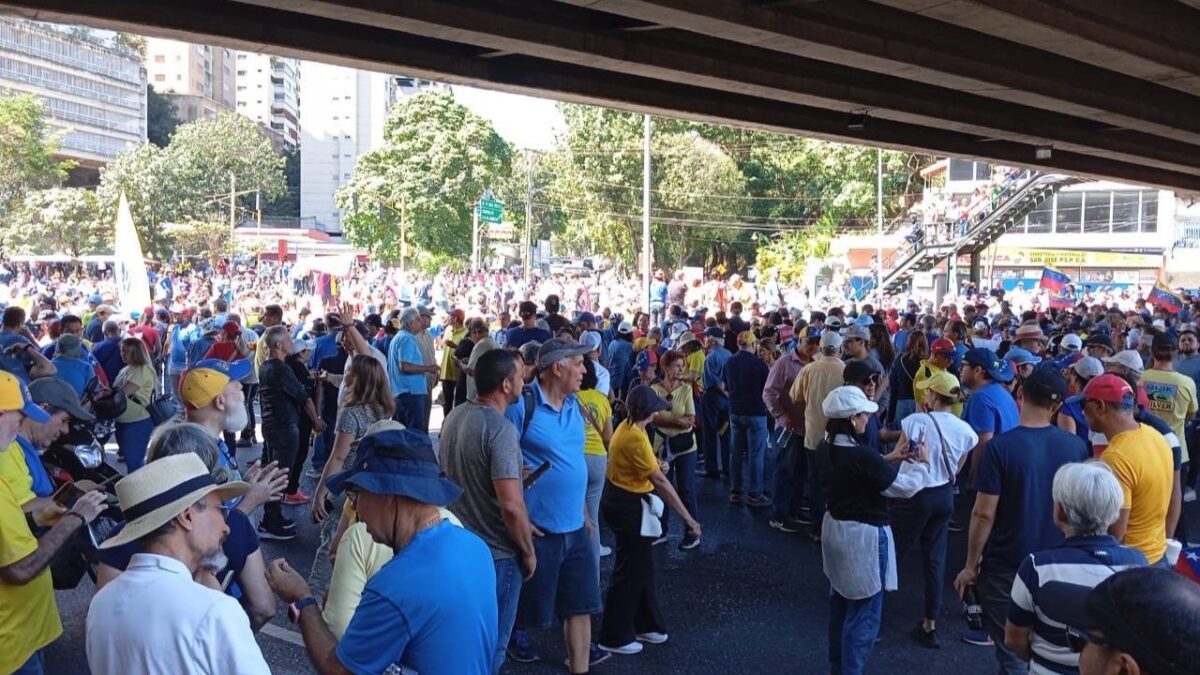 Habitantes de Venezuela salieron a oponerse a la toma de protesta de Maduro