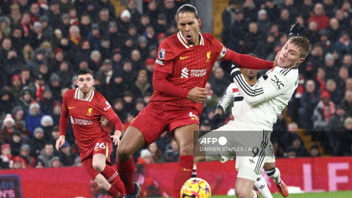 Liverpool y el Manchester United empataron a dos goles en su duelo dentro de la Premier