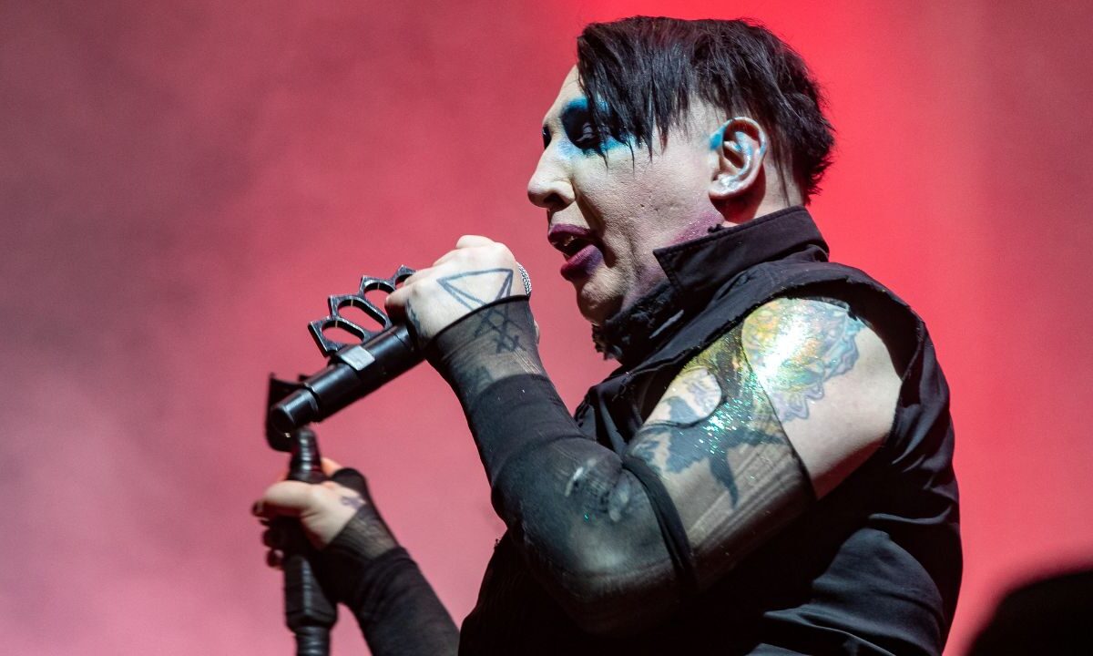 El músico estadounidense Marilyn Manson no enfrentará cargos por las denuncias de agresión sexual o violencia doméstica en su contra debido a que prescribieron, dijo este viernes la Fiscalía de Los Ángeles.