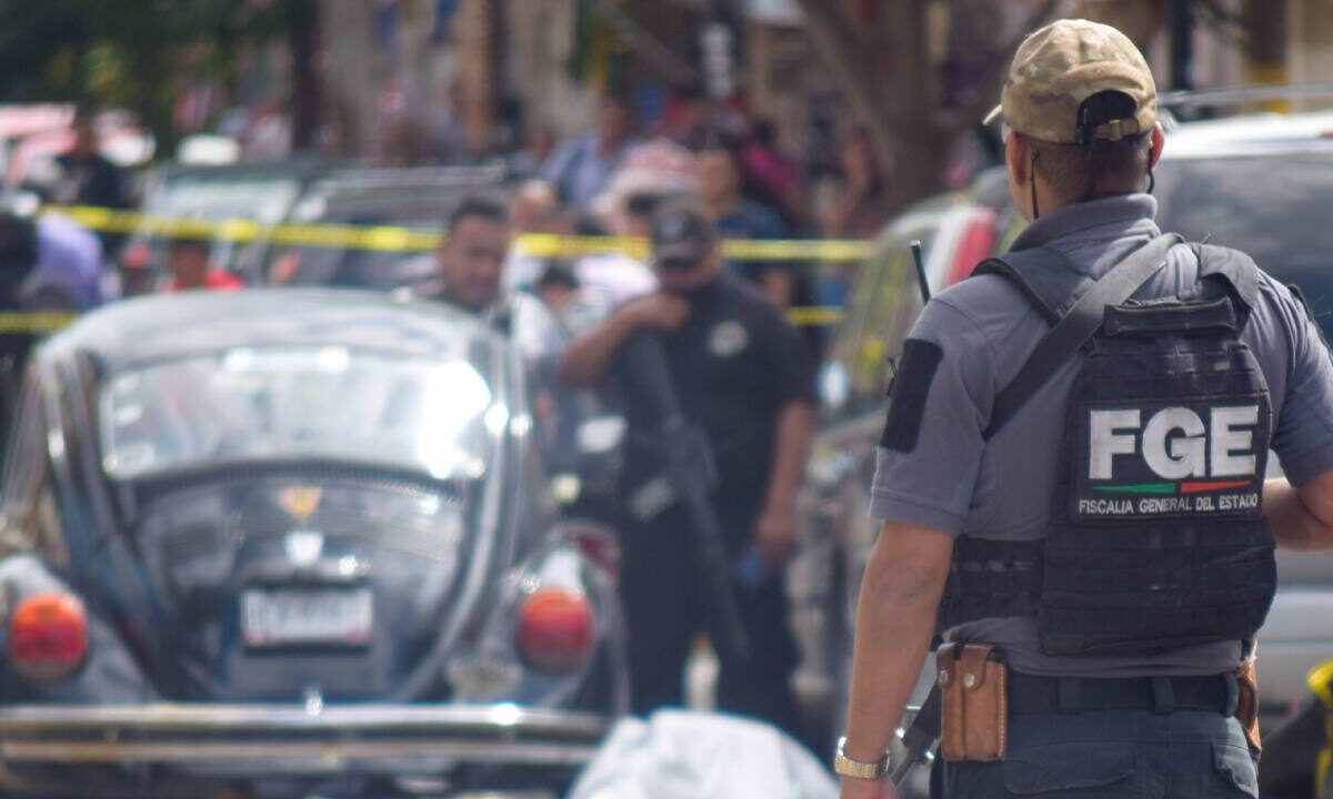 Al lugar acudieron policías municipales, quienes confirmaron la muerte del excoordinador operativo de la policía de Chilpancingo.