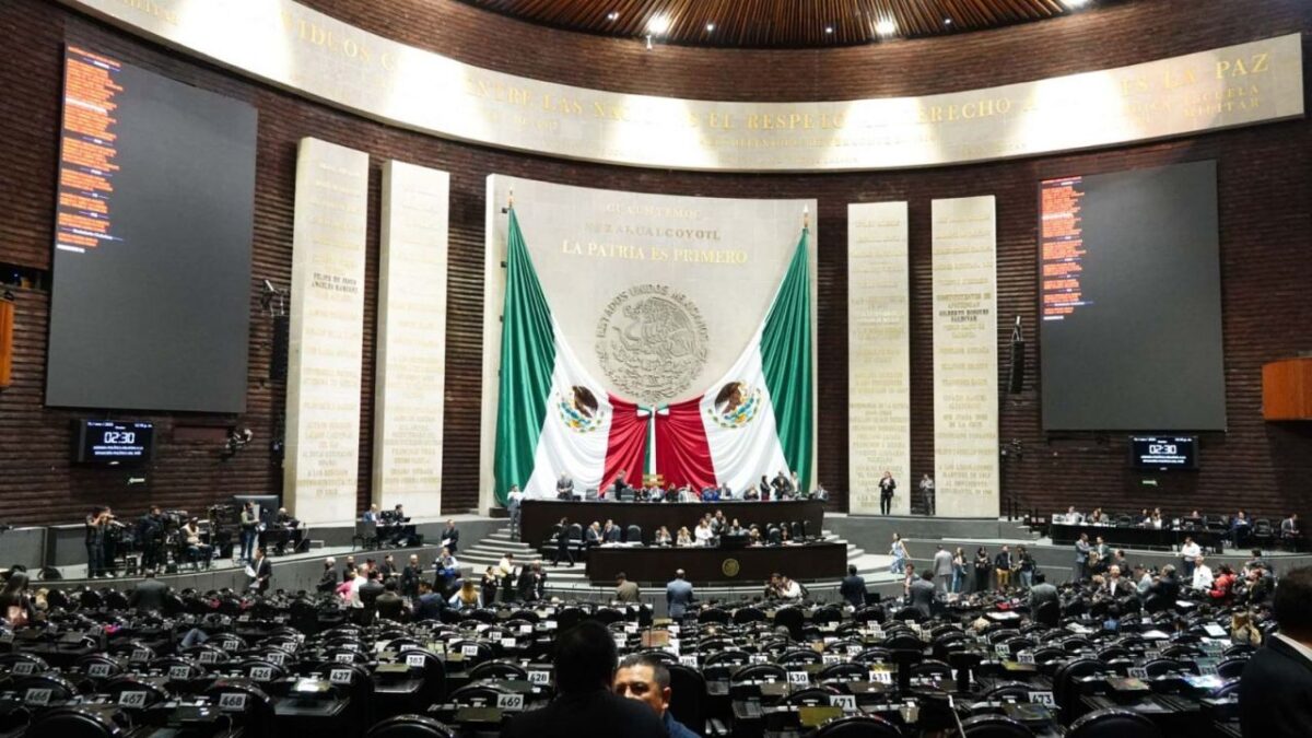 El vocero de los Diputados de Morena, Arturo Ávila, anunció que la bancada guinda en San Lázaro, tendrá su versión de la ‘Mañanera’, y esta se llamará “La legislativa del Pueblo”, donde se informará al pueblo de México sobre la agenda legislativa en la Cámara de Diputados.