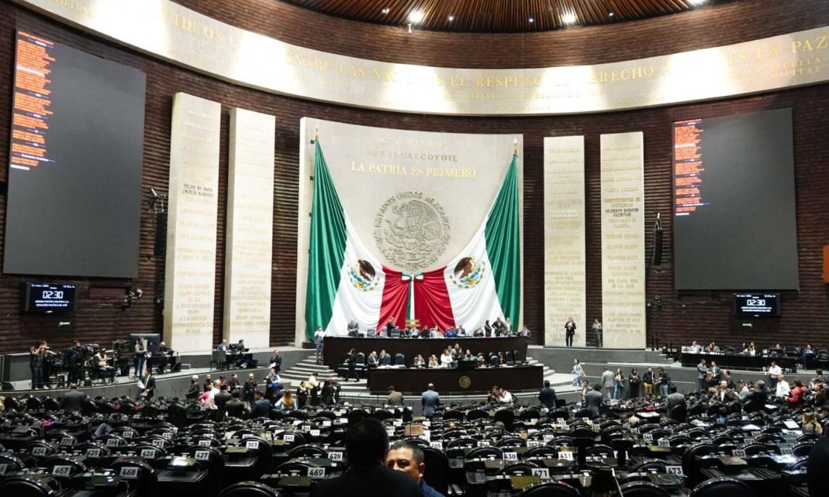 El vocero de los Diputados de Morena, Arturo Ávila, anunció que la bancada guinda en San Lázaro, tendrá su versión de la ‘Mañanera’, y esta se llamará “La legislativa del Pueblo”, donde se informará al pueblo de México sobre la agenda legislativa en la Cámara de Diputados.