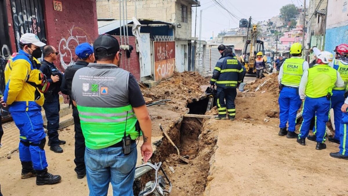 Dos trabajadores de obras fallecieron al realizar trabajos de excavación para colocar alcantarillado en la alcaldía Magdalena Contreras.