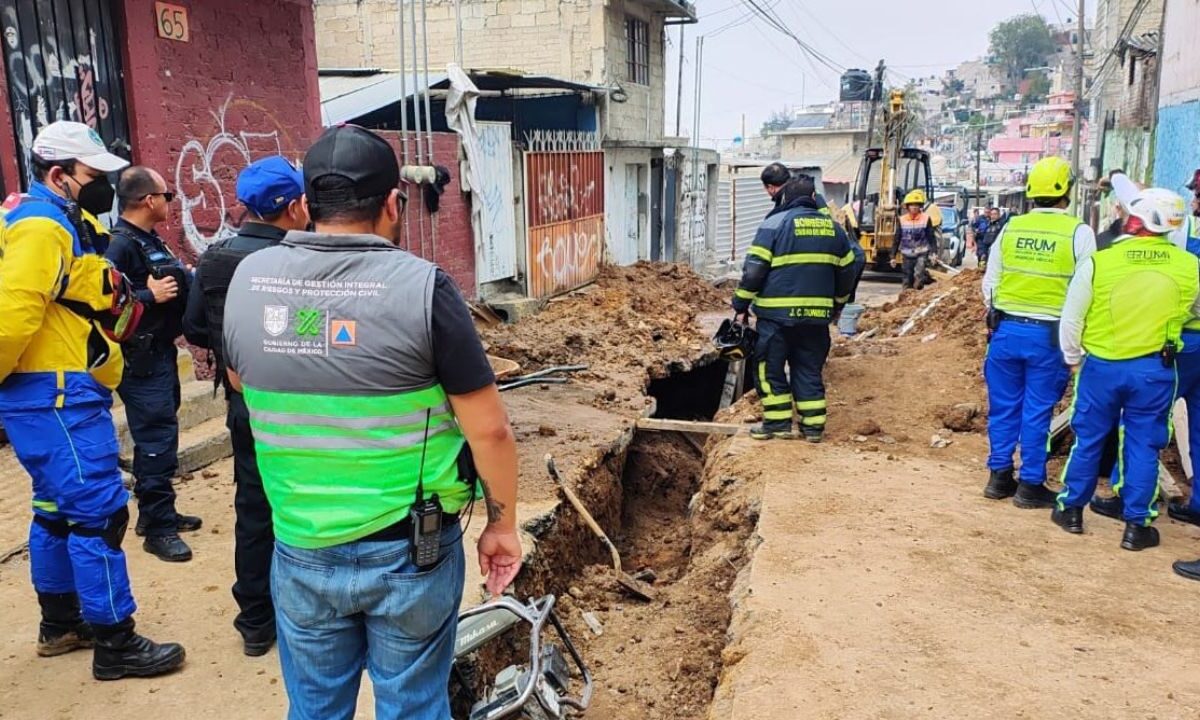 Dos trabajadores de obras fallecieron al realizar trabajos de excavación para colocar alcantarillado en la alcaldía Magdalena Contreras.