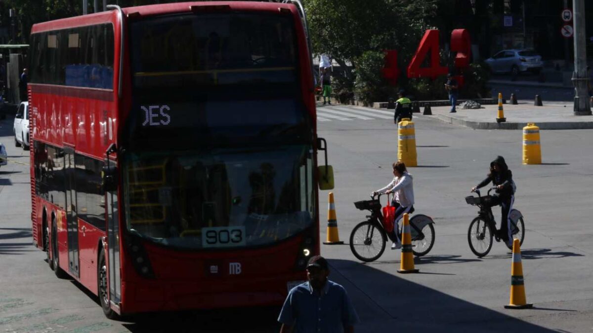 Una mujer adulta falleció e una unidad del Metrobús de la Línea 7.