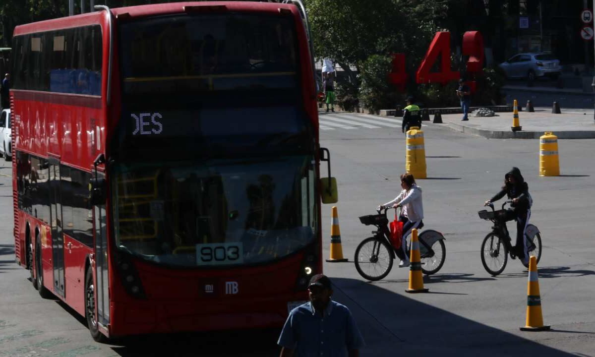 Una mujer adulta falleció e una unidad del Metrobús de la Línea 7.