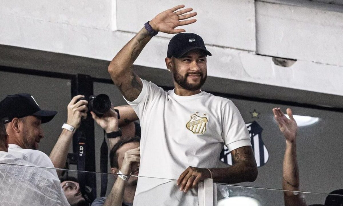 Neymar confirmó en redes sociales que regresa al Santos de Brasil.