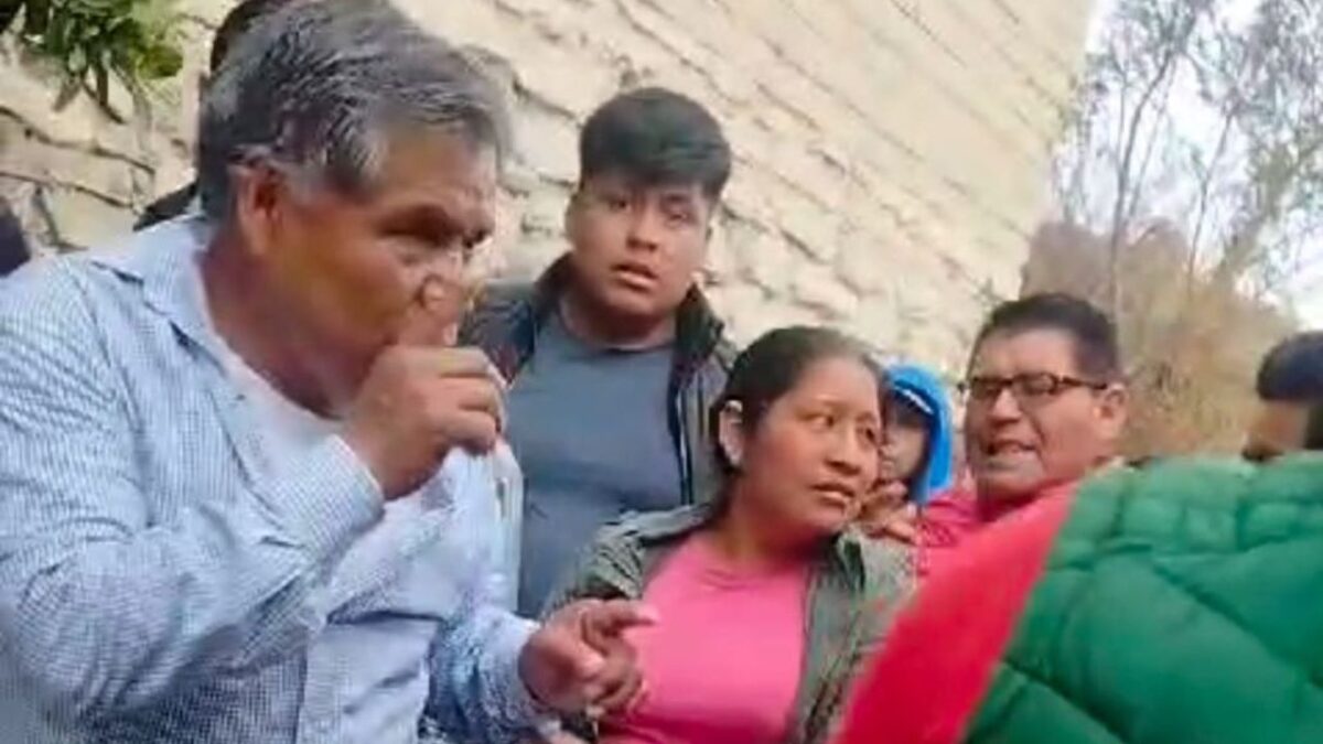 Habitantes del municipio de San Cristóbal Amatlán, Oaxaca, sacaron y retuvieron ilegalmente al presidente municipal