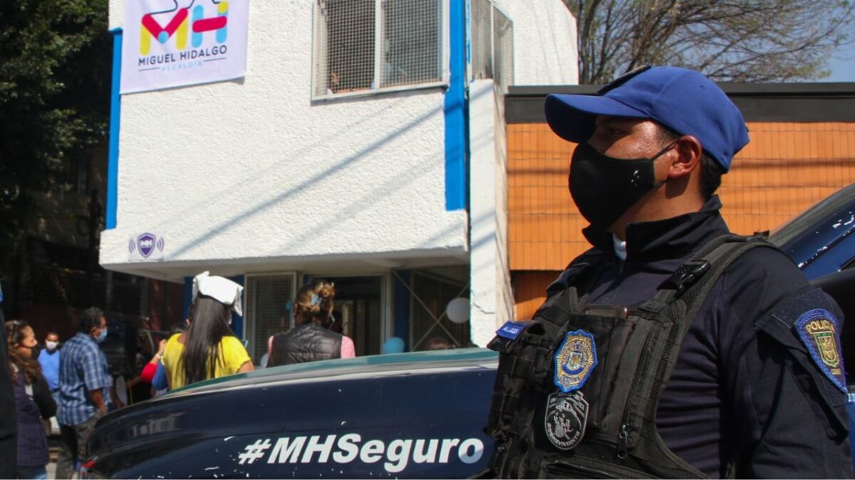 Policía auxiliar, durante la inauguración de la recuperación módulo policiaco en Miguel Hidalgo.