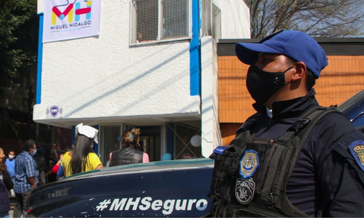 Policía auxiliar, durante la inauguración de la recuperación módulo policiaco en Miguel Hidalgo.