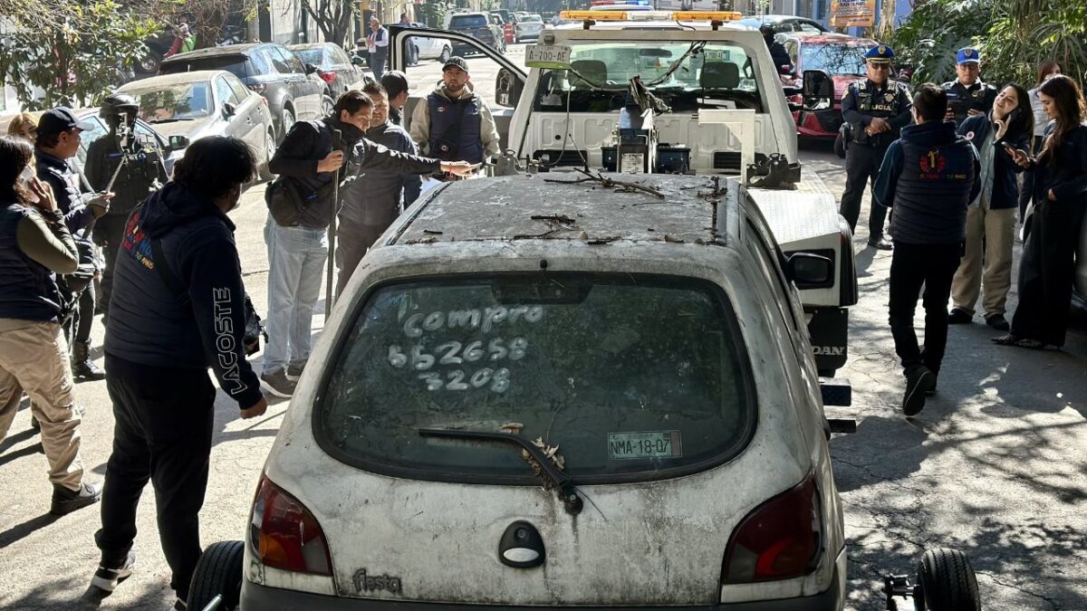 Más de 200 vehículos chatarra se retiraron de la vía pública en operativos de chatarrización en dos colonias de la alcaldía Cuauhtémoc.