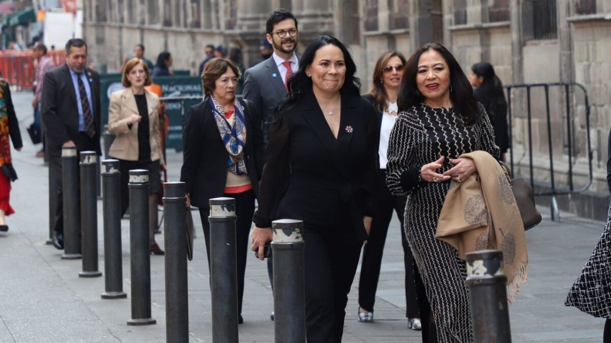 Reunión con cónsules en Palacio Nacional