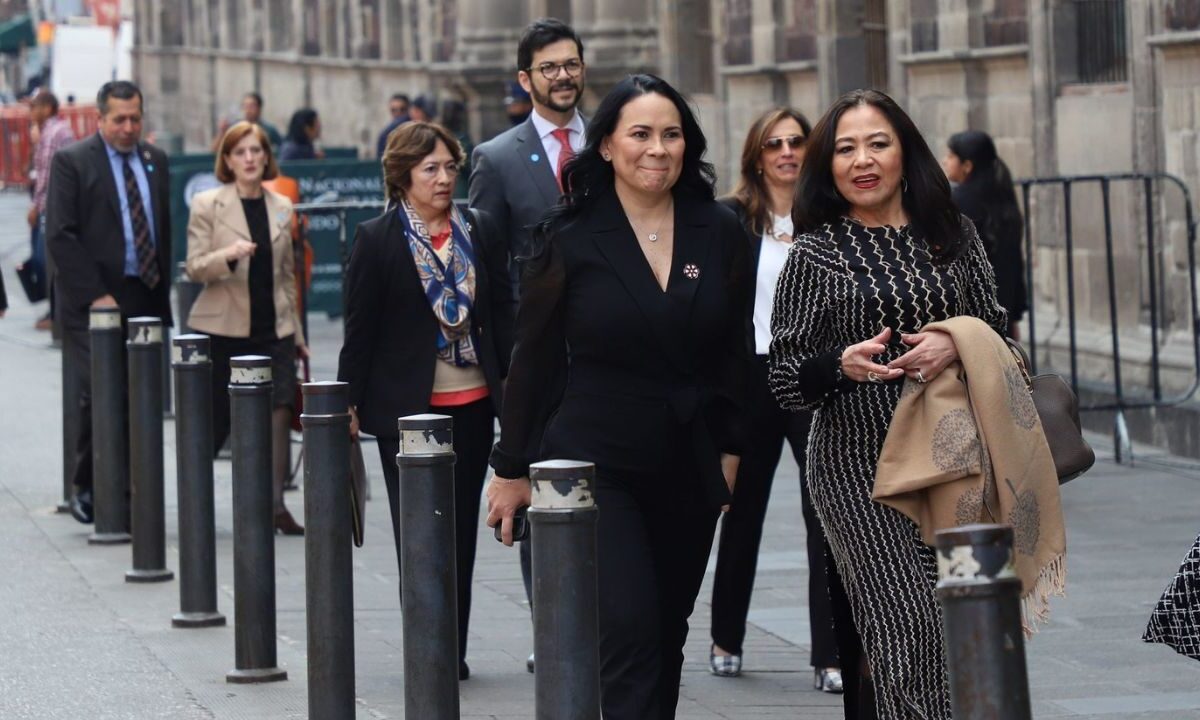 Reunión con cónsules en Palacio Nacional