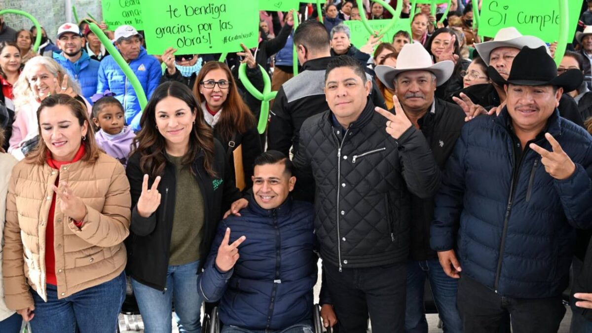 El gobernador de SLP, Ricardo Gallardo, entregó calle modernizada en el Cedral.