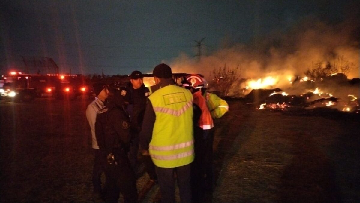 En el Parque Cuitláhuac en Iztapalapa se registró el incendió de una hectárea de pasto seco que ya se encuentra bajo control de autoridades.