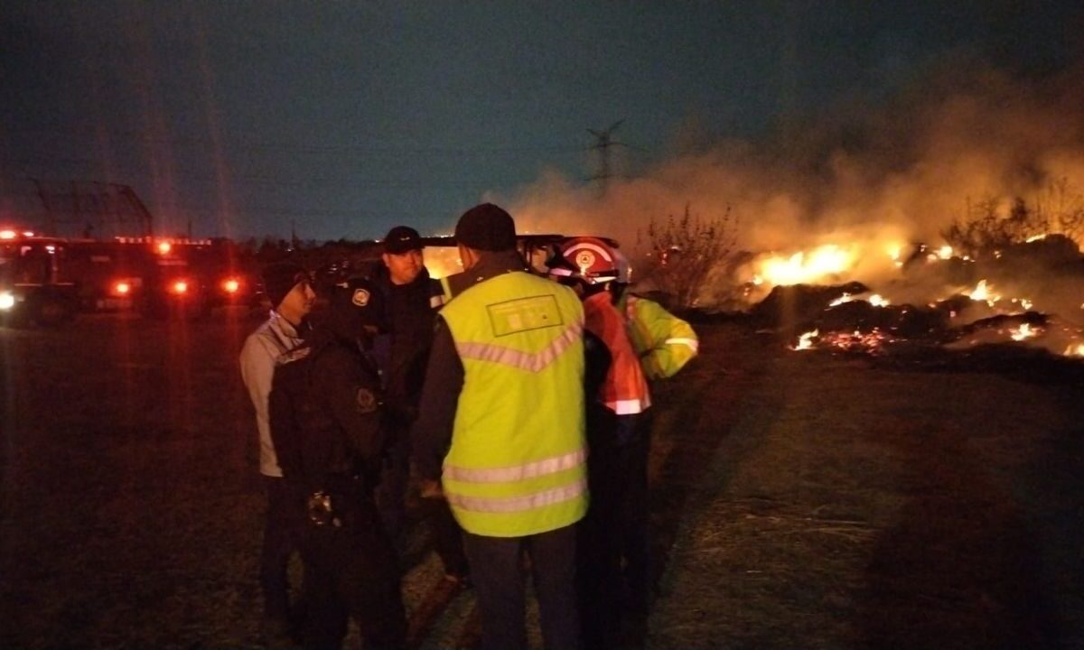 En el Parque Cuitláhuac en Iztapalapa se registró el incendió de una hectárea de pasto seco que ya se encuentra bajo control de autoridades.