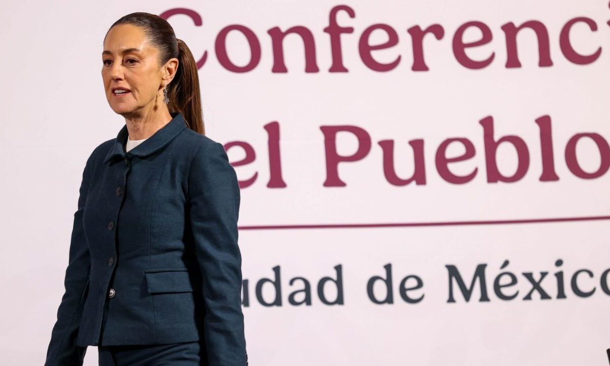 La presidenta Sheinbaum se reunió la tarde de este lunes con su Gabinete para revisar temas de migración en Palacio Nacional.