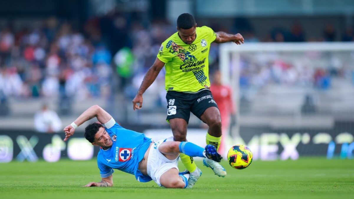 Bajo la dirección del interino Vicente Sánchez, Cruz Azul empató 1-1 contra Puebla jugando como local en el Estadio Olímpico.