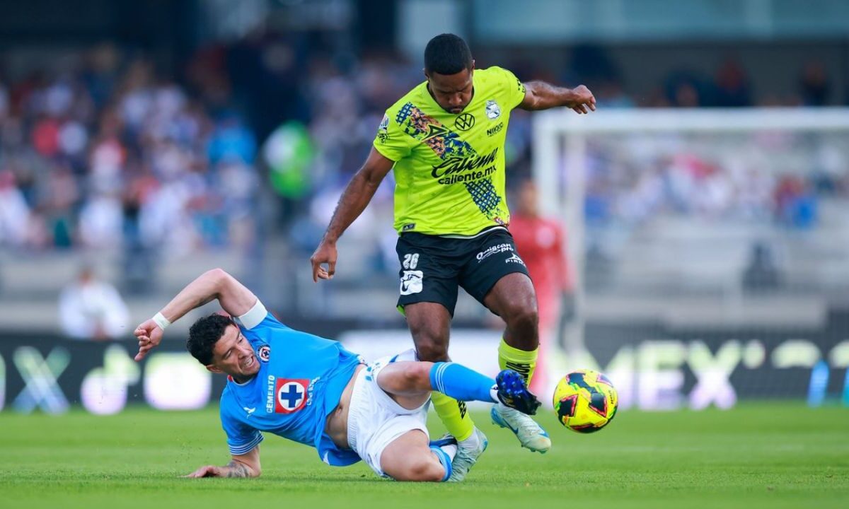 Bajo la dirección del interino Vicente Sánchez, Cruz Azul empató 1-1 contra Puebla jugando como local en el Estadio Olímpico.