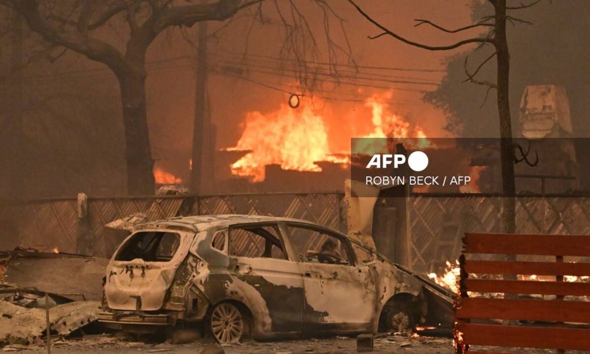 Múltiples incendios se desataron en Los Ángeles, acechada por poderosos vientos, en las últimas 24 horas.