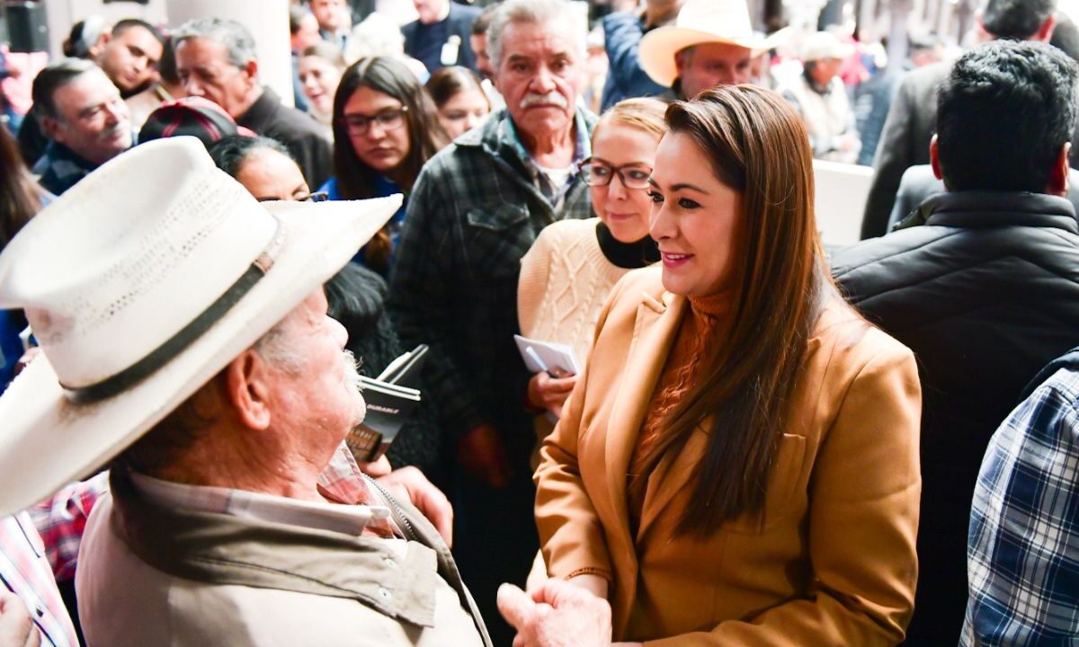 La gobernadora de Aguascalientes, Tere Jiménez encabezó un encuentro con productores agropecuarios y autoridades de la Sader, CFE, Conagua y SHyCP.