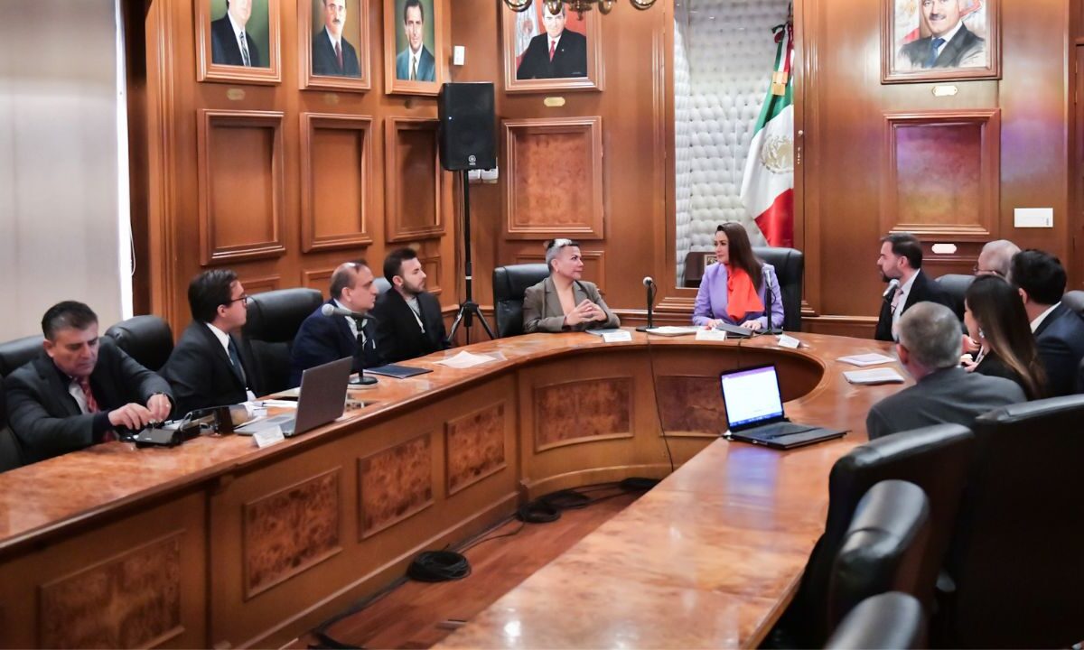 La gobernadora sostuvo una reunión de vinculación con funcionarios de la Secretaría de Economía, CFE e IMSS.