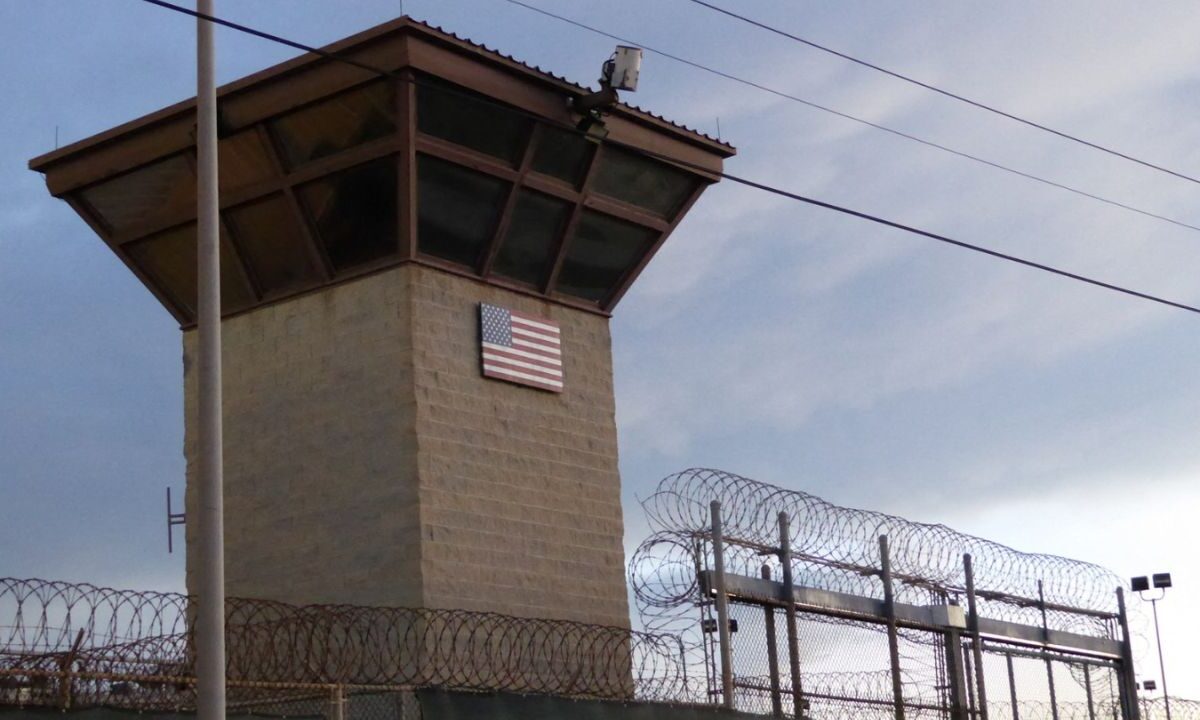 El presidente de Estados Unidos, Donald Trump, anunció su intención de convertir la prisión militar de Guantánamo, históricamente reservada para sospechosos de terrorismo, en un centro de detención para hasta 30 mil migrantes en situación irregular.