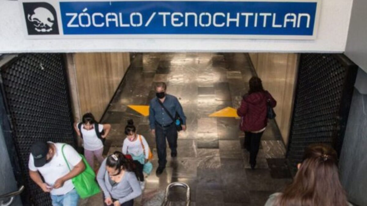 Puerta de la estación Zócalo- Tenochtitlan