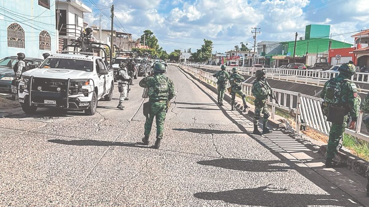 Ayer, se registró un fuerte operativo en la colonia Agustina Ramírez; extraoficialmente se menciona el intento de detener a dos personas.