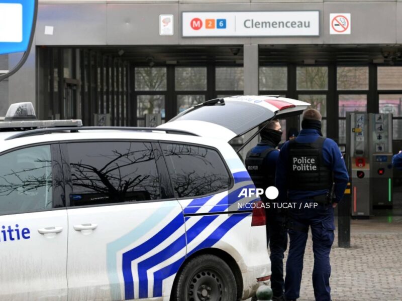 Policía de Bruselas busca a hombres responsables del tiroteo en el metro