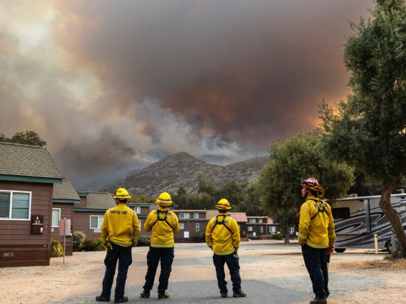 Alcaldesa despide a jefa de bomberos por manejo de incendios en Los Ángeles